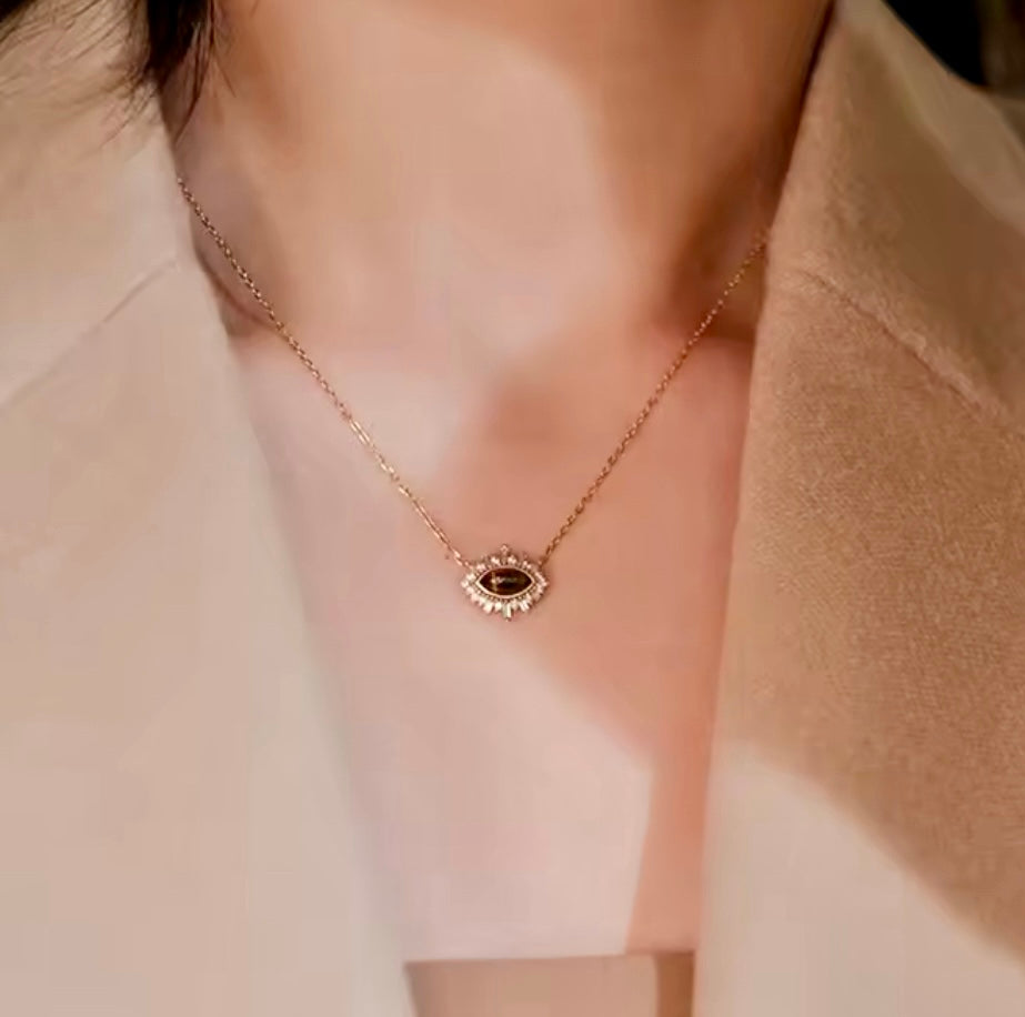 Tigerauge mit Brillianten