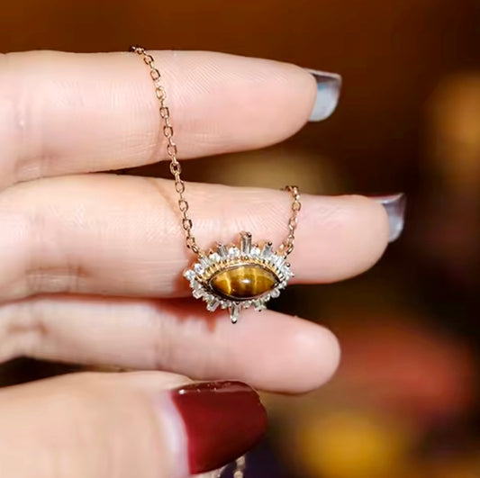 Tigerauge mit Brillianten