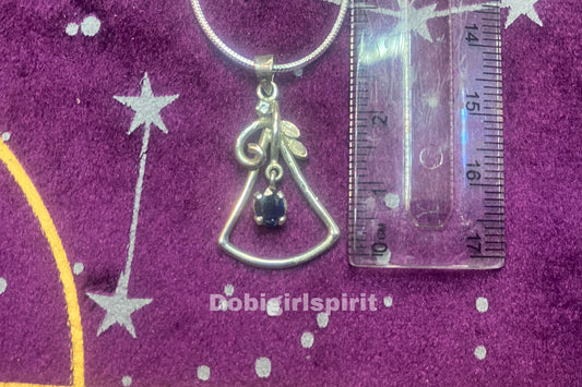 Mitternachtsblauer Saphir Kette