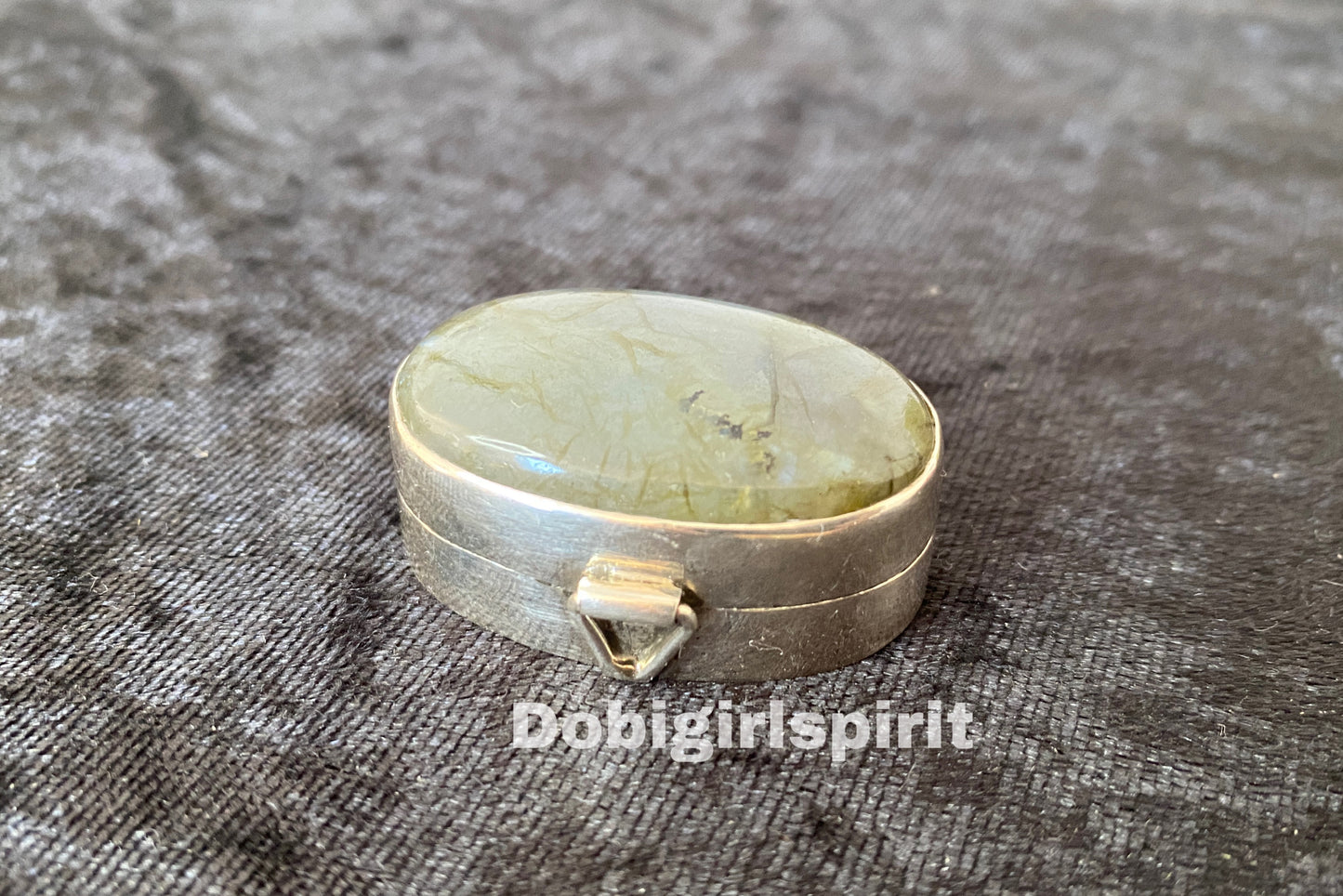 Graugrüner Labradorit Pillendose