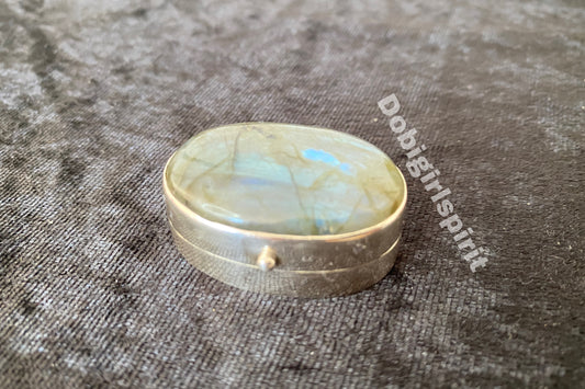 Graugrüner Labradorit Pillendose