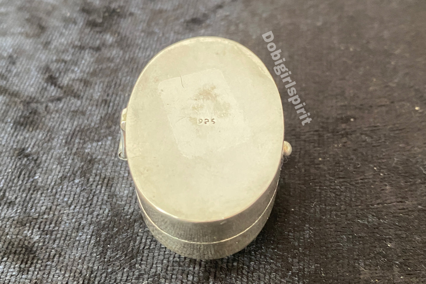 Graugrüner Labradorit Pillendose