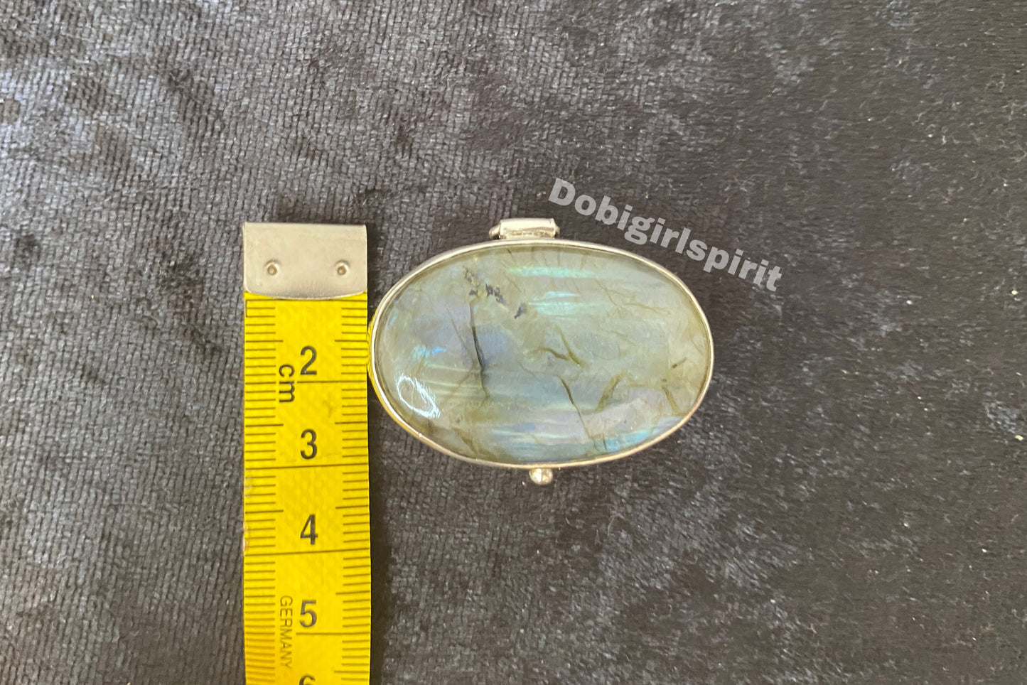 Graugrüner Labradorit Pillendose